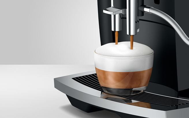 Rozkoszuj się tym wspaniałym specjałem za naciśnięciem jednego przycisku dzięki sprawdzonej funkcji Easy Cappuccino 