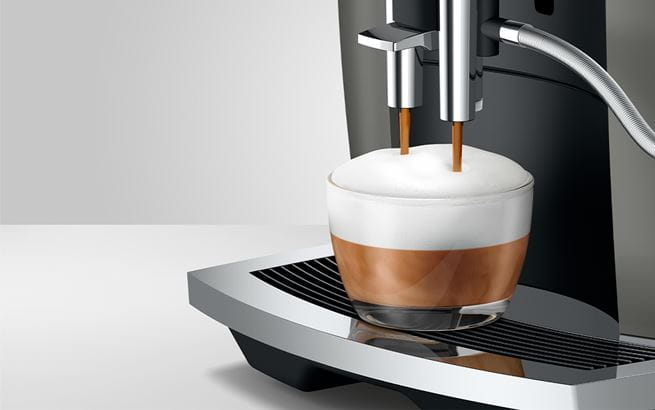 A jeśli uwielbiasz cappuccino, to JURA E6 jest dla Ciebie idealnym wyborem! Zaprojektowana specjalnie do cappuccino dysza mleka zapewnia wyjątkowo miękką, delikatną piankę mleczną